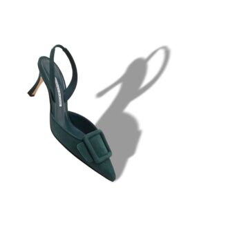 zapatos de saln con taln abierto y detalle de hebilla de ante verde oscuro de maysli 2 330x330 - Zapatos de sal&oacute;n con tal&oacute;n abierto y detalle de hebilla de ante verde oscuro de MAYSLI